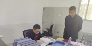 南充市高坪区​小龙街道党工委副书记屈强到上徐村检查指导党建工作