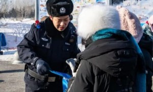 安全宣传面对面 让游客尽享冰雪魅力